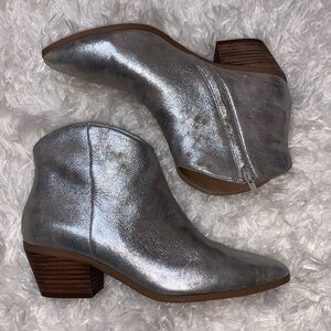 Banana Republic Champagne Metallic Nubuck Western Style Ankle Boots
